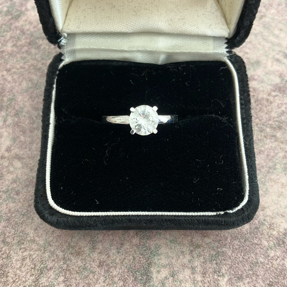 Vintage Avon Solitaire Ring